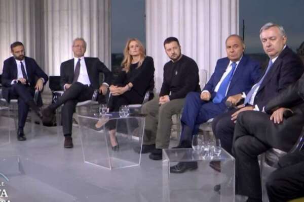 Zelensky a ‘Porta a Porta’: “Xi Jinping non darà armi a Putin. Nessuna mediazione, solo pace giusta”