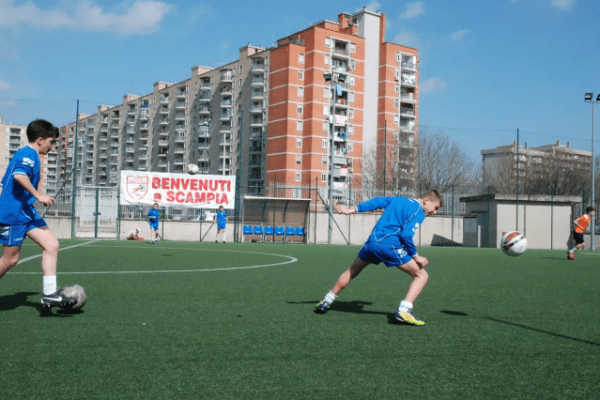 Scampia e Secondigliano, nelle periferie di Napoli è lo scudetto dei bambini