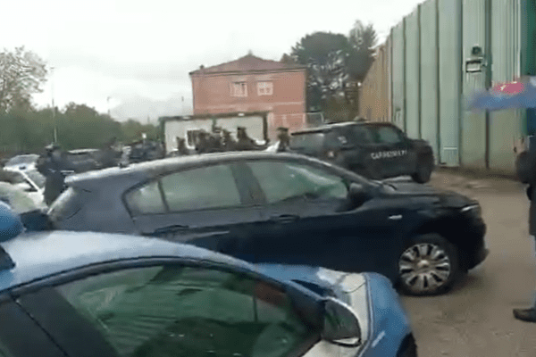 Rivolta nel carcere di Avellino. I detenuti rientrano nelle celle grazie alla mediazione delle Forze dell’Ordine