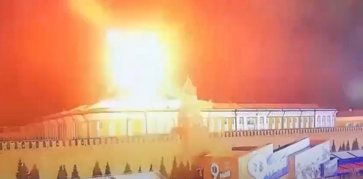 Chi c’è dietro l’esplosione al Cremlino, le accuse di Mosca e la propaganda di Putin (che non era presente al momento dell’attacco)