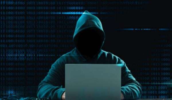 Roma, arrestato “Shadow” pedofilo ricercato da anni: caricava sul darkweb video di violenze sessuali su minori, anche autoprodotti