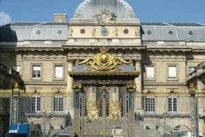 “Incomprensibile”: così un tribunale francese annulla la delibera scritta con il linguaggio inclusivo