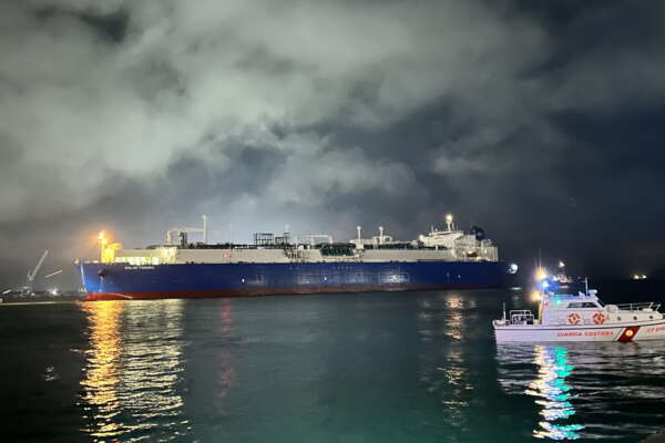 FSRU GOLAR TUNDRA 
RIGASSIFICATORE
NAVE RIGASSIFICATRICE 
NAVI RIGASSIFICATRICI
GAS NATURALE LIQUEFATTO OLT OFFSHORE LNG TOSCANA PIOMBINO