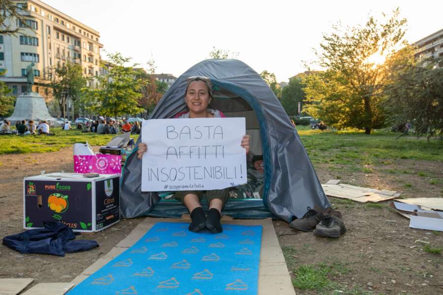 Milano – Ilaria, La studentessa che dorme in tenda davanti al Politecnico per gli affitti troppo cari (Milano – 2023-05-03, Massimo Alberico) p.s. la foto e’ utilizzabile nel rispetto del contesto in cui e’ stata scattata, e senza intento diffamatorio del decoro delle persone rappresentate