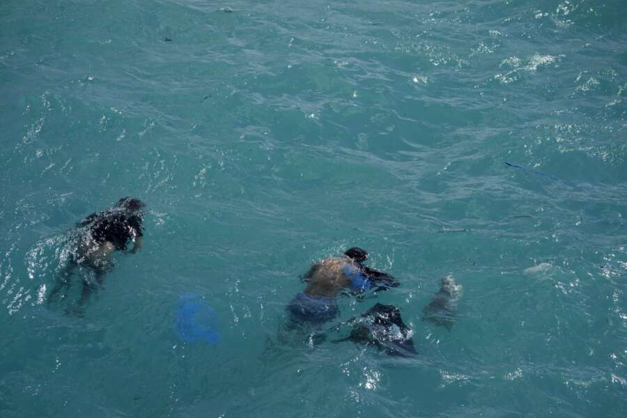 Grecia, peschereccio fermo per 7 ore prima di capovolgersi. La versione della guardia costiera smentita dalla Bbc