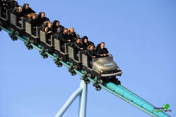 Svezia, tragico incidente sulle montagne russe del Gröna Lund: un vagone deraglia e precipita da 30 metri d’altezza Svezia, tragico incidente sulle montagne russe del Gröna Lund: un vagone deraglia e precipita da 30 metri d’altezza