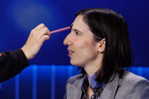 Schlein e la sindrome della bella addormentata: si risveglia dal sonno e convoca segreteria e direzione. Ma l’umore non è dei migliori