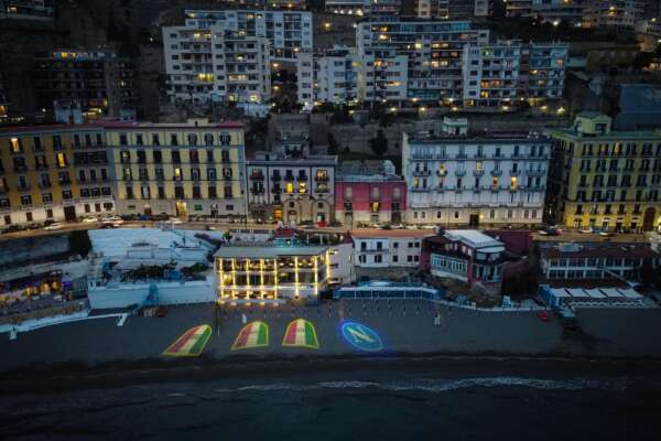 Napoli, una città dove i luoghi comuni sono spesso in agguato. Perché è un azzardo parlarne?