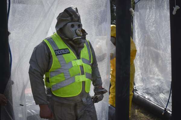 Allarme nucleare in Ucraina, Zelensky: “Putin prepara attacco a Zaporizhzhia, le radiazioni si sposteranno con il vento” | Mosca respinge: “Ennesima menzogna” Allarme nucleare in Ucraina, Zelensky: “Putin prepara attacco a Zaporizhzhia, le radiazioni si sposteranno con il vento” | Mosca respinge: “Ennesima menzogna”