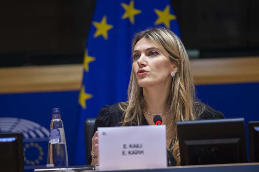 Qatargate, Eva Kaili denuncia il Parlamento Europeo: “Io spiata dai servizi segreti, violata immunità parlamentare”