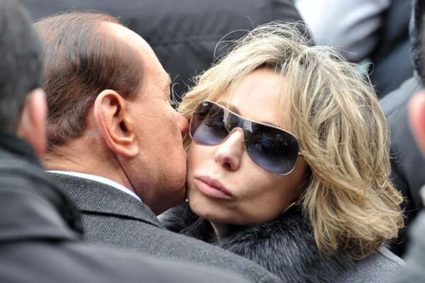 Berlusconi al San Raffaele | Arrivata anche Marina Berlusconi | Salta l’incontro previsto per domani ad Arcore Berlusconi al San Raffaele | Arrivata anche Marina Berlusconi | Salta l’incontro previsto per domani ad Arcore