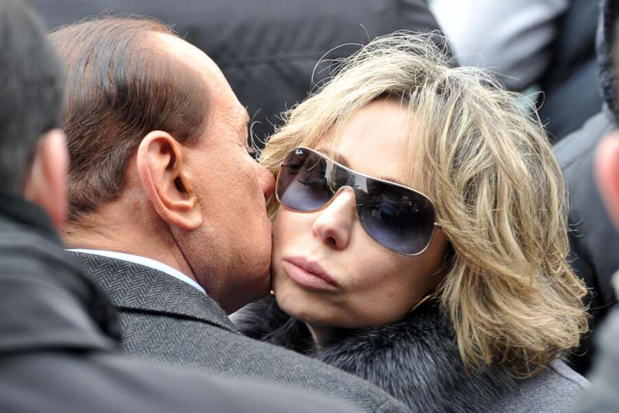 Berlusconi al San Raffaele | Arrivata anche Marina Berlusconi | Salta l’incontro previsto per domani ad Arcore