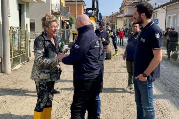 Bonaccini commissario, la destra fiuta le urne e taglia il governatore per conquistare l’inespugnabile Emilia-Romagna