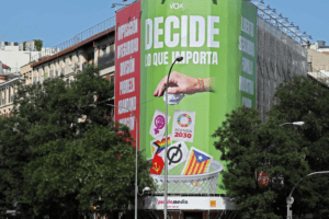 Spagna, il consiglio elettorale di Madrid esorta Vox a rimuovere il manifesto contro femministe, indipendentisti e comunità Lgbtq+ Spagna, il consiglio elettorale di Madrid esorta Vox a rimuovere il manifesto contro femministe, indipendentisti e comunità Lgbtq+