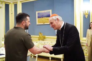 La missione di don Zuppi, la predica di Zelensky (“Algoritmo per la pace è solo ucraino”) e la controffensiva dell’informazione La missione di don Zuppi, la predica di Zelensky (“Algoritmo per la pace è solo ucraino”) e la controffensiva dell’informazione