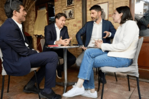 La sinistra di Schlein, Conte e Fratoianni: bipolarismo selvaggio per non ostacolare gli opposti estremismi