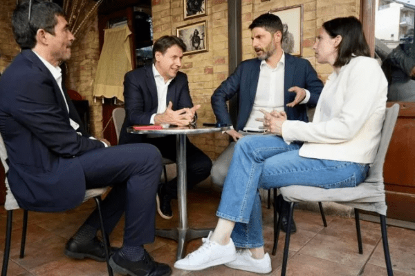 La sinistra di Schlein, Conte e Fratoianni: bipolarismo selvaggio per non ostacolare gli opposti estremismi