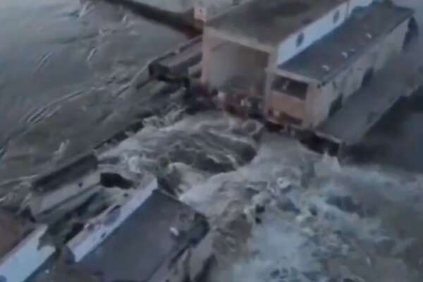 Ucraina, la centrale idroelettrica di Kakhovka è stata completamente distrutta insieme alla diga