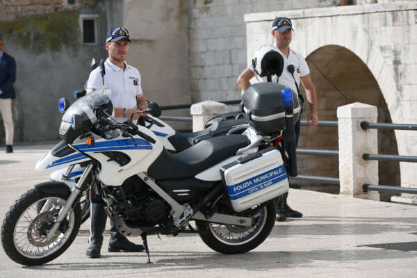 POLIZIA LOCALE  MOTOCICLISTI  POSTO DI CONTROLLO BLOCCO MOTO
MUNICIPALE VIGILI AGENTI