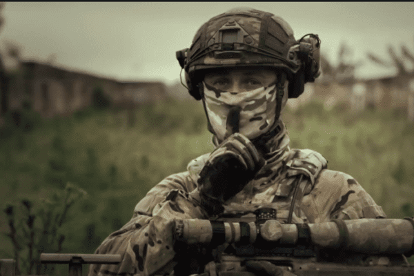 VIDEO. Silenzio e controffensiva dell’Ucraina, la guerra diventa uno spot: hackerata la tv in Crimea