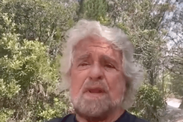 Grillo ritratta la follia delle brigate di cittadinanza: “Una boutade, fermatevi: non prendete tutto sul serio”