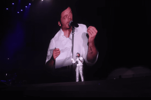 Video. Tiziano Ferro, lettera contro omofobia e vigliaccheria: “Mi disse ‘brutto frocio’ e scappò come un codardo”