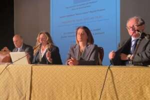 I pericoli dei social network, a lezione con gli avvocati nelle scuole di Napoli: “Pensare prima di inviare o pubblicare foto”