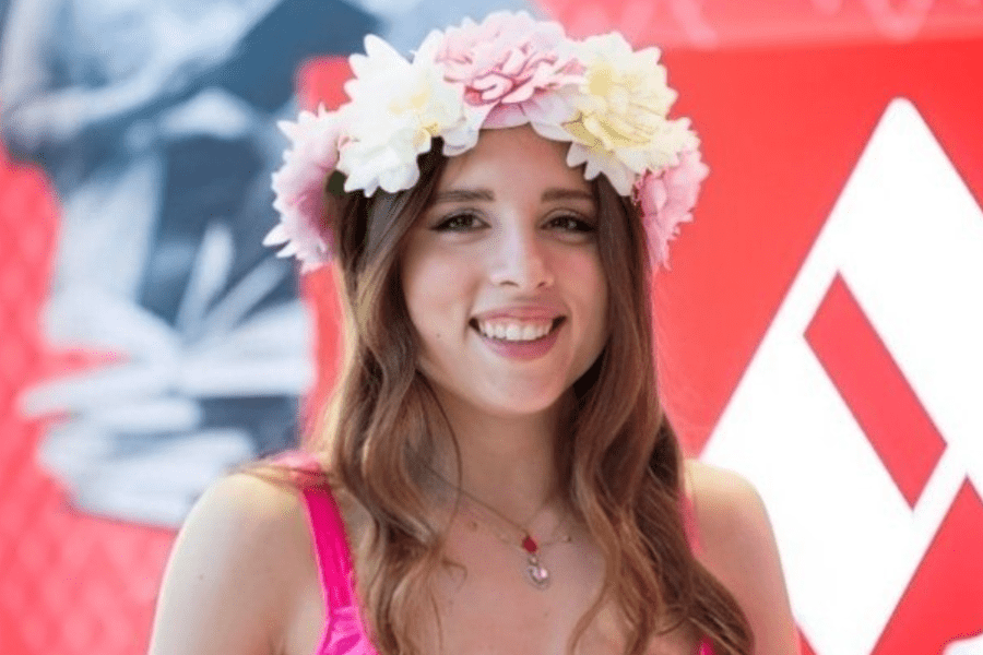 Angelina Mango al Pride di Milano: “Non ho paura di amare”. La cantante commuove tutti