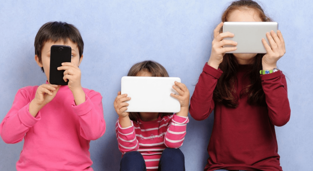 I nostri giovani e i social: non incolpiamo Internet per le recenti tragedie, da Roma a Modena. Incolpiamo noi stessi