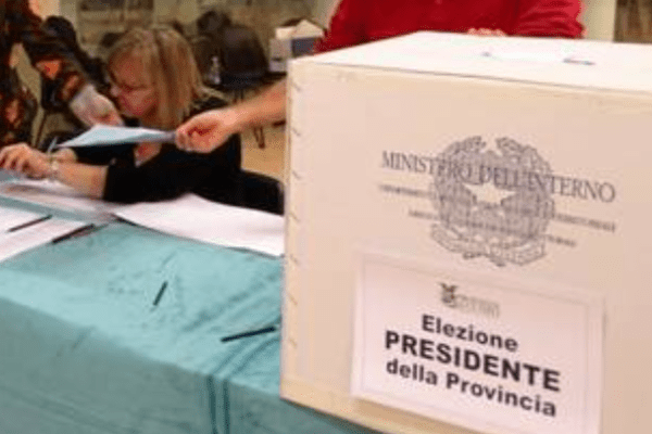 Elezione diretta dei Presidenti delle Province: no, non è il caso di ricostruire poltrone perdute. Rivediamo il Titolo V
