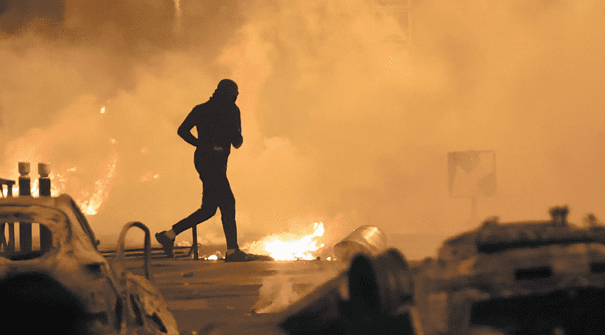 Proteste Francia, 27enne muore a Marsiglia colpito da “proiettile di gomma della polizia”