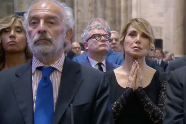 Lo smarrimento della sinistra alle prese con il post Berlusconi: la pacchia è finita, le ultime 24 ore di Gad Lerner Lo smarrimento della sinistra alle prese con il post Berlusconi: la pacchia è finita, le ultime 24 ore di Gad Lerner