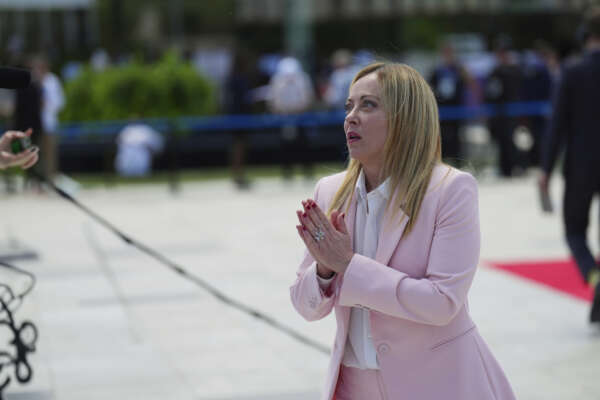 Renew Europe può fermare la maggioranza Giorgia: il muro di Varsavia e il rischio schianto dopo voto Spagna e Polonia