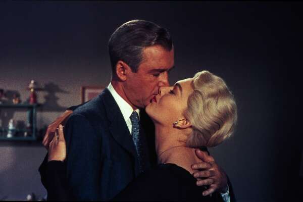 I volti dell’ombra: un romanzo che indaga il buio della mente