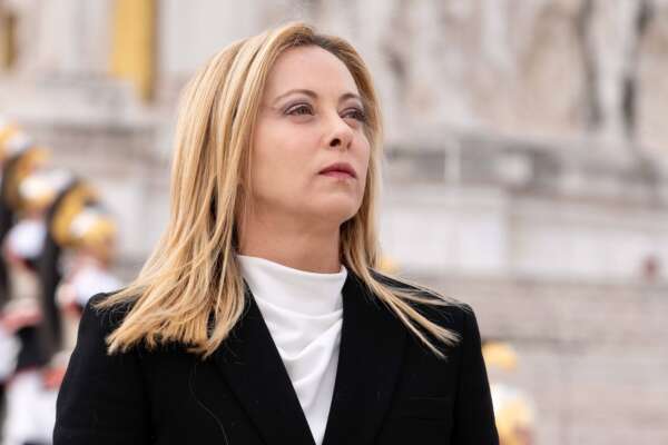 Lo scatto di Meloni in Europa sui migranti. Strappo con Visegrad