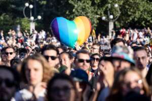 Milano Pride: l’onda arcobaleno lungo le strade del capoluogo lombardo