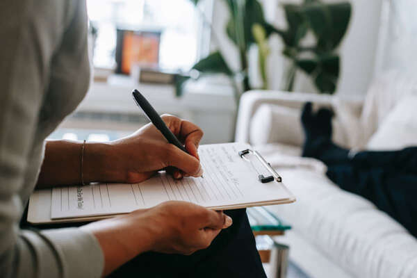 Bonus psicologo, più di 400mila richieste: oltre il 95% saranno rigettate. L’Ordine: “Fondi limitati. Ai ragazzi serve sostegno nelle scuole”