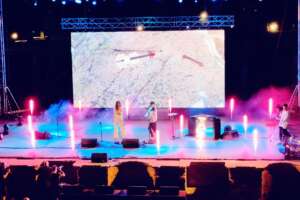 Andrea Casta, violinista magico che incanta (e fa riflettere)