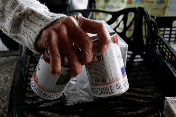 Terzo Settore in campo: altro che abolita, la povertà c’è e si sente. La conferma nei dati Iref/Acli