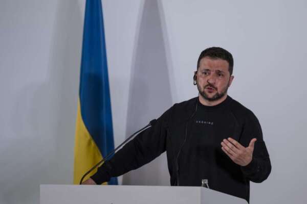 Ucraina, Zelensky: “Per la Crimea è preferibile negoziare una soluzione politica”