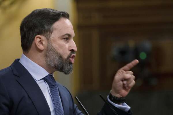 Santiago Abascal utilizza gli scontri in Francia per accusare “la politica di immigrazione massiccia” in Spagna