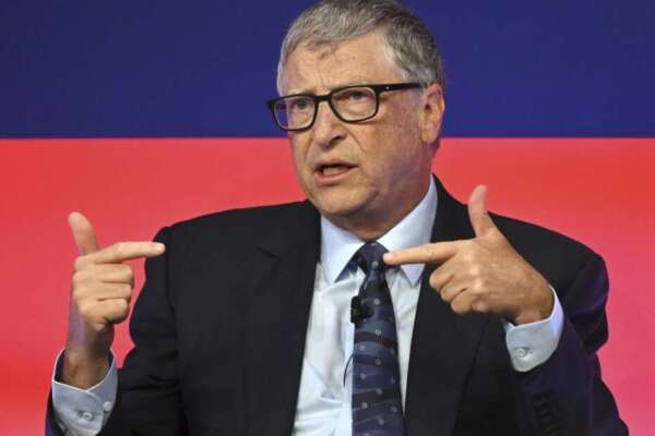 Riscaldamento globale, la soluzione (già attuabile) di Bill Gates: “Oscuriamo il sole con l’Aerosol, no problem” Riscaldamento globale, la soluzione (già attuabile) di Bill Gates: “Oscuriamo il sole con l’Aerosol, no problem”
