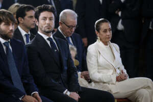 Il First Gentleman Giambruno, tira fuori la verve ‘da bar sotto casa’ e rischia l’incidente diplomatico con la Germania: “Se ne stiano a casa loro” Il First Gentleman Giambruno, tira fuori la verve ‘da bar sotto casa’ e rischia l’incidente diplomatico con la Germania: “Se ne stiano a casa loro”