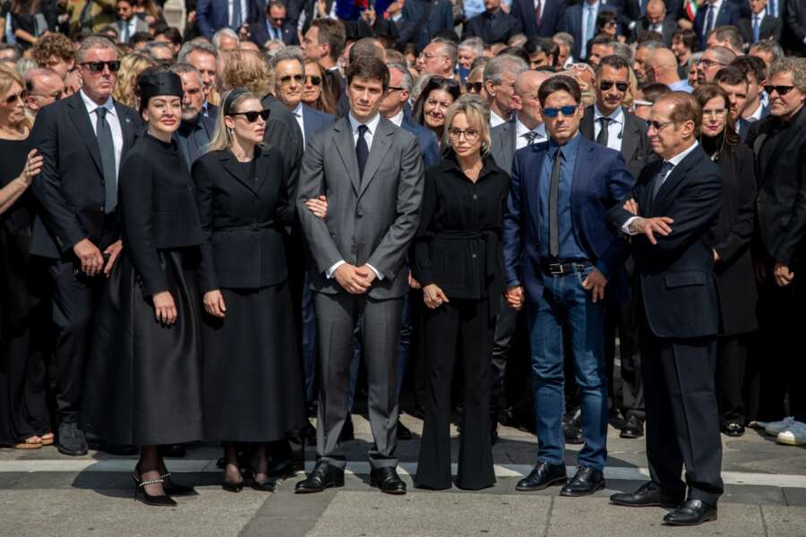 Testamento Berlusconi: aperto davanti ai testimoni | Il notaio non parla con i giornalisti | Attesa per i dettagli