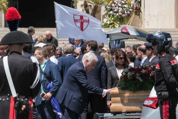 L’addio a Forlani e alla Prima Repubblica: dal Pnrr senza risorse europee al clima da sommossa post Tangentopoli