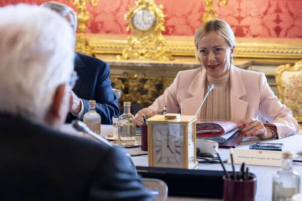 Il Presidente della Repubblica Sergio Mattarella con Giorgia Meloni, Presidente del Consiglio dei Ministri, in occasione della riunione del Consiglio Supremo di Difesa Il Presidente della Repubblica Sergio Mattarella con Giorgia Meloni, Presidente del Consiglio dei Ministri, in occasione della riunione del Consiglio Supremo di Difesa