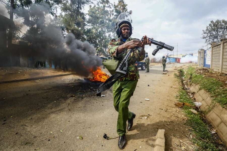 Sangue in Kenya, decine di morti per le proteste contro l’aumento delle tasse: “Polizia spara sulla folla”