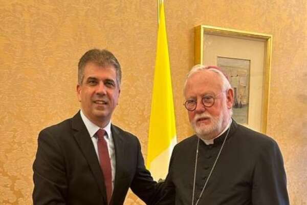 Israele-Vaticano, prima visita in 12 anni del ministro degli Esteri Cohen: “Impegno a mantenere sicurezza dei cristiani” Israele-Vaticano, prima visita in 12 anni del ministro degli Esteri Cohen: “Impegno a mantenere sicurezza dei cristiani”