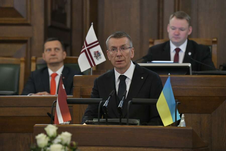 Edgars Rinkevics ha giurato: in Lettonia il primo Presidente della Repubblica europeo dichiaratamente gay