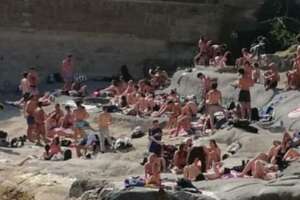 Napoli, sangue sugli scogli di Marechiaro: bagnino accoltellato da 16enne dopo lite per un lettino